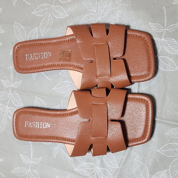 Women Snakeskin Embossed Single Band Flat Sandals - Picture 1 of 4